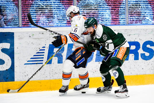 Växjös Linus Högberg och Färjestads Milan Gulas