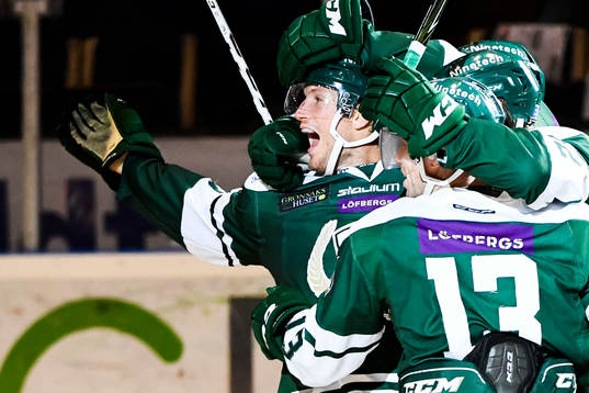 Färjestads Ole-Kristian Tollefsen jublar