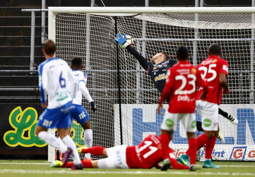 Mål 1-1 av Norrköpings Linus Wahlqvist förbi Falkenbergs