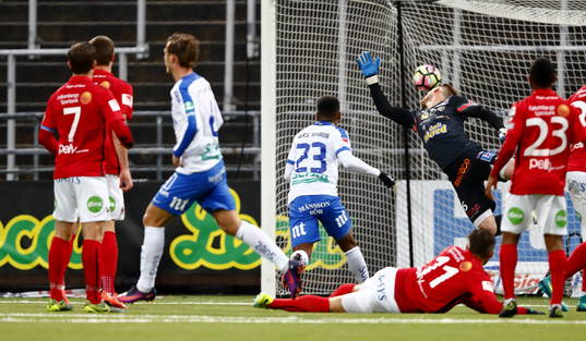 Mål 1-1 av Norrköpings Linus Wahlqvist förbi Falkenbergs
