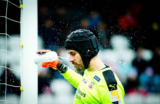 Helsingborgs målvakt Matt Pyzdrowski deppar