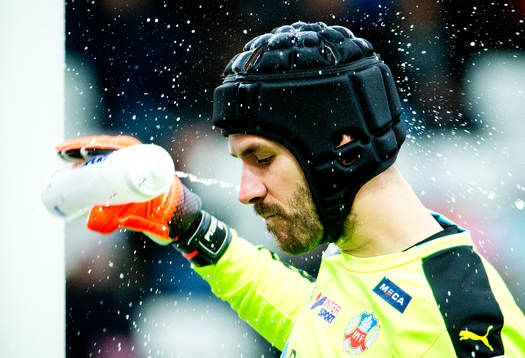Helsingborgs målvakt Matt Pyzdrowski deppar