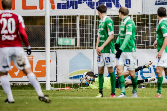 Degerfors Christoffer Wiktorsson sätter 2-4 på frispark