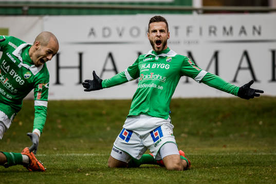 Ljungskiles Admir Bajrovic har kvitterat till 2-2 och jublar