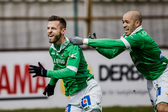 Ljungskiles Admir Bajrovic har kvitterat till 2-2 och jublar