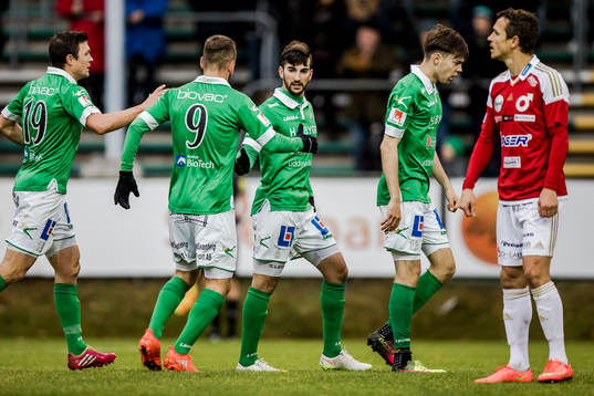 Ljungskiles Allan Mohideen har reducerat till 1-2 och