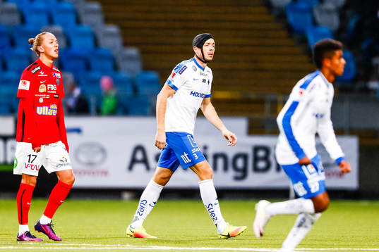 Norrköpings Jon Gudni Fjoluson med skydd