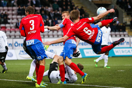 Helsingborgs Andreas Landgren med målchans