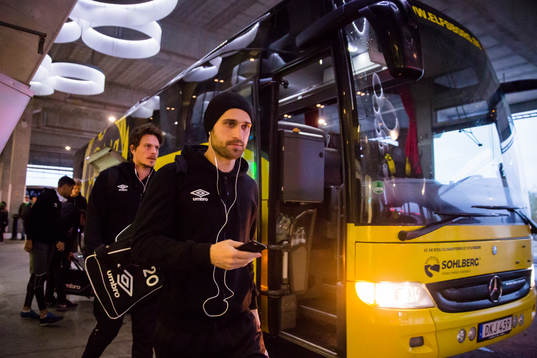 Elfsborgs Emir Bajrami kliver av bussen