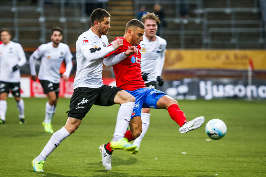 Helsingborgs Jordan Larsson och Örebros Brendan Hines-Ike