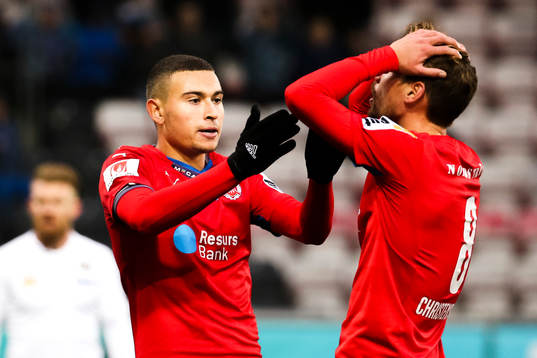 Helsingborgs Jordan Larsson och Martin Christensen deppar