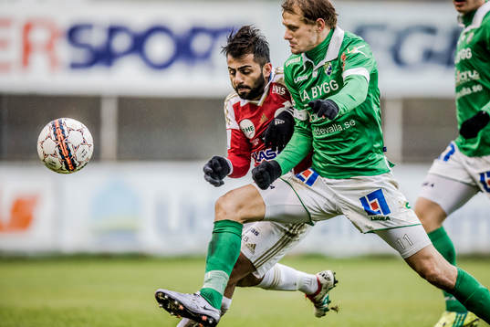 Degerfors Govend Haidar och Ljungskiles Jakob Olsson i duell