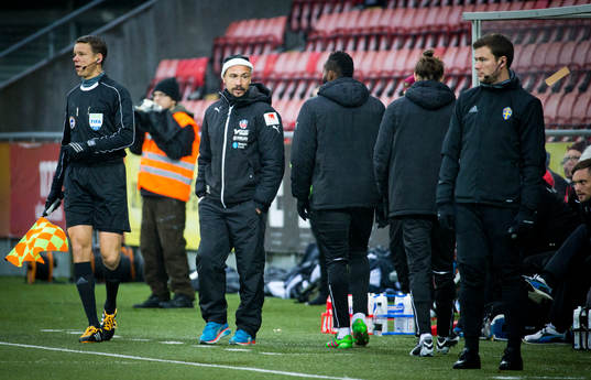 Helsingborgs manager Henrik Larsson deppar