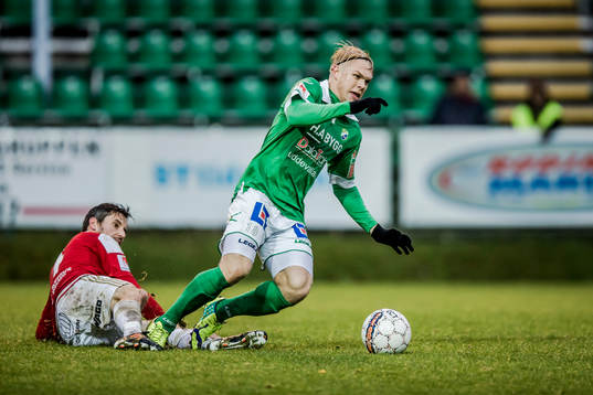 Ljungskiles Linus Tornblad före Degerfors Marcus De Bruin