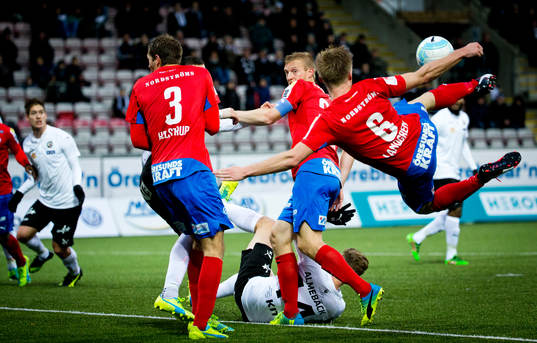 Helsingborgs Andreas Landgren gör en bicakleta