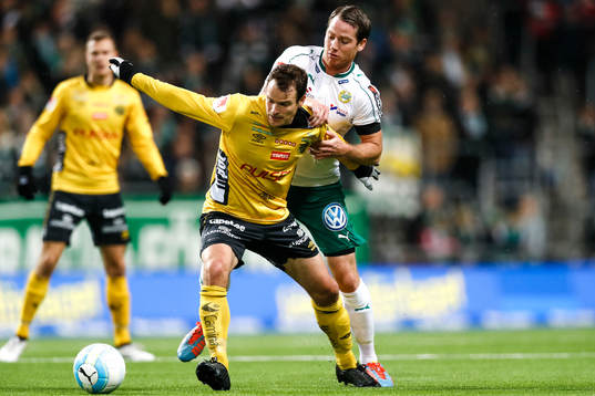 Elfsborgs Henning Hauger och Hammarbys Johan Persson