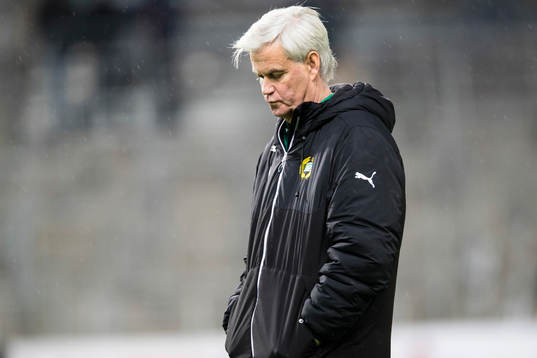 Hammarbys tränare Nanne Bergstrand ser fundersam ut