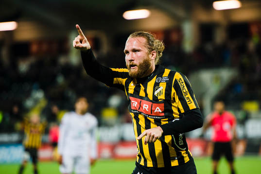 Häckens Emil Wahlström jublar
