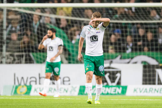 Hammarbys Erik Israelsson ser deppig ut