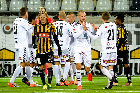 Kalmars Sebastian Hedlund och Anton Maikkula jublar