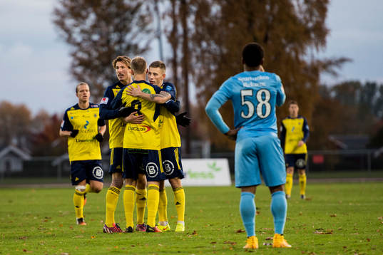 Ängelholms Christian Ljungberg klappas om av Marcus