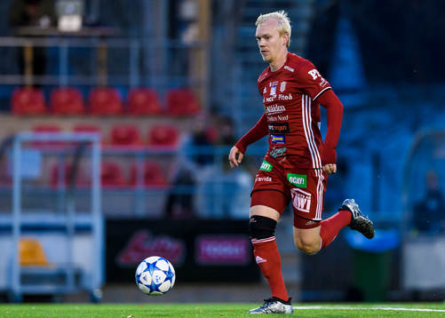 s Kristoffer Thydell med bollen