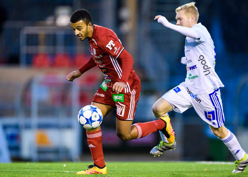 s Karl Cunningham jagas av Umeås Erik Lundström