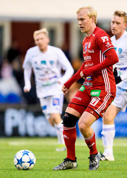 s Kristoffer Thydell med bollen