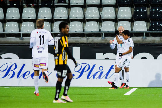 Häckens Nasiru Mohammed deppar medan Kalmars Stefan
