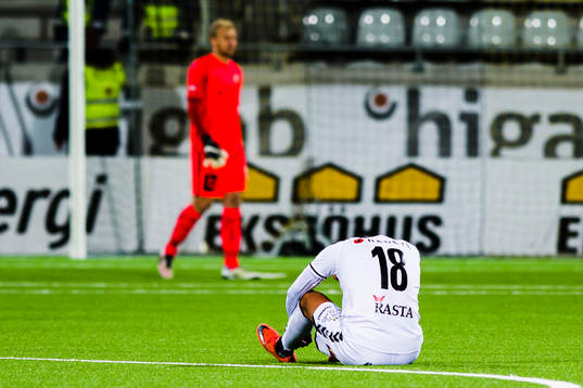 Kalmars Mahmoud Eid har ont i huvudet och tvingas utgå