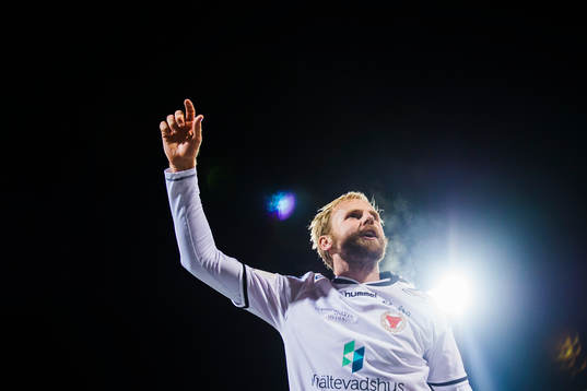 Kalmars Markus Thorbjörnsson jublar med de tillresta