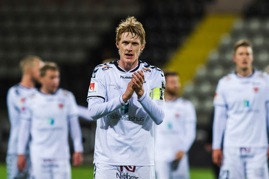 Kalmars Rasmus Elm tackar publiken