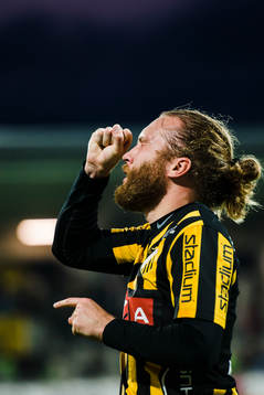 Häckens Emil Wahlström jublar