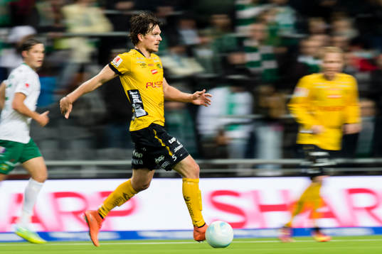 Elfsborgs Jörgen Horn med boll