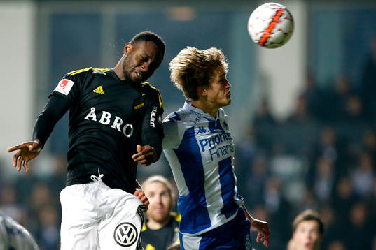 s Chinedu Ogbuke Obasi och IFK Göteborgs Thomas Rogne