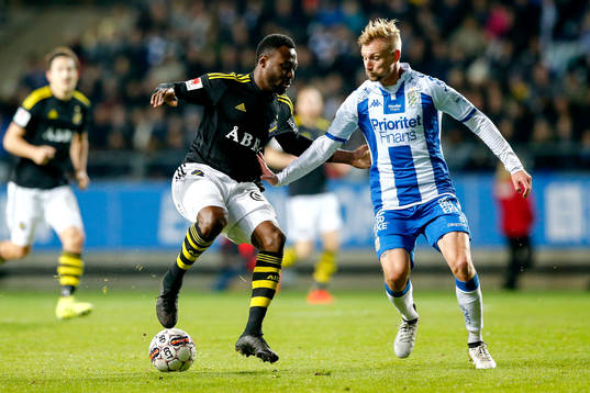 s Chinedu Ogbuke Obasi och IFK Göteborgs Sebastian Eriksson