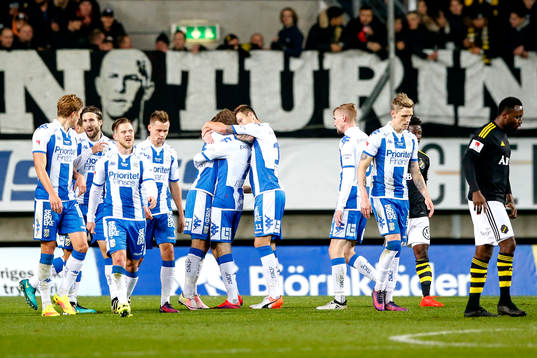 IFK Göteborgs Elias Mar Omarsson jublar med lagkamrater