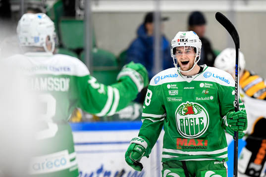 Rögles Cade Fairchild jublar