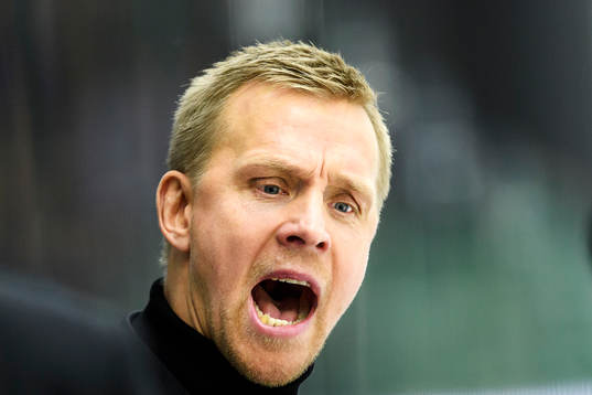 Skellefteås assisterande tränare Bert Robertsson är arg