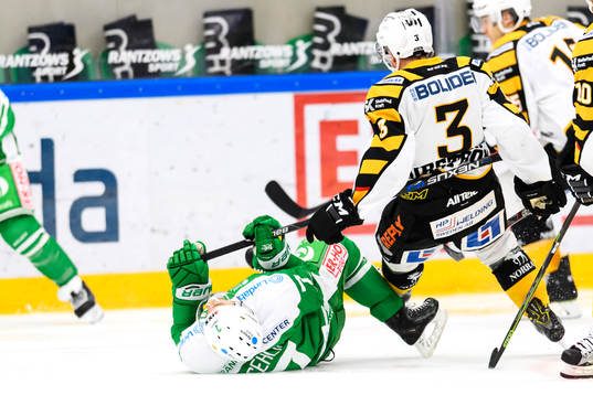 Rögles Patrik Cehlin rivs ner av Skellefteås Niclas