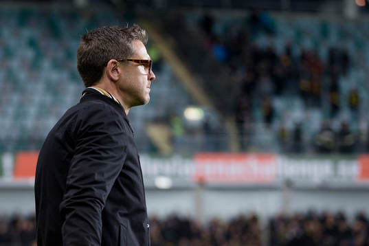 s tränare Rikard Norling deppar