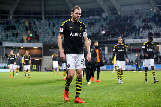 s lagkapten Nils-Eric Johansson deppar