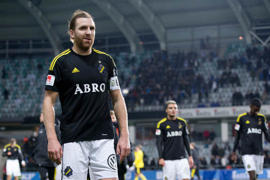 s lagkapten Nils-Eric Johansson deppar