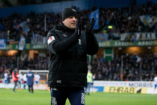 IFK Göteborgs assisterande tränare Magnus Edlund glad