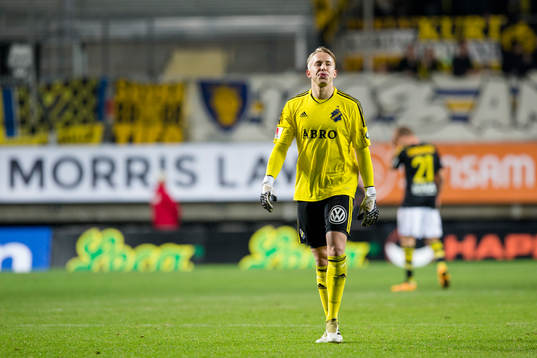 s målvakt Patrik Carlgren deppar