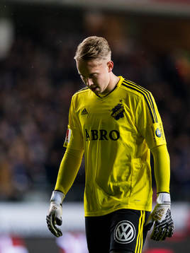 s målvakt Patrik Carlgren deppar