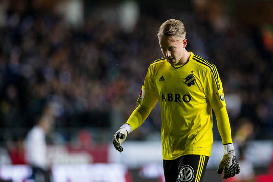 s målvakt Patrik Carlgren deppar
