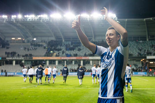 IFK Göteborgs Martin Smedberg Dalence tackar publiken