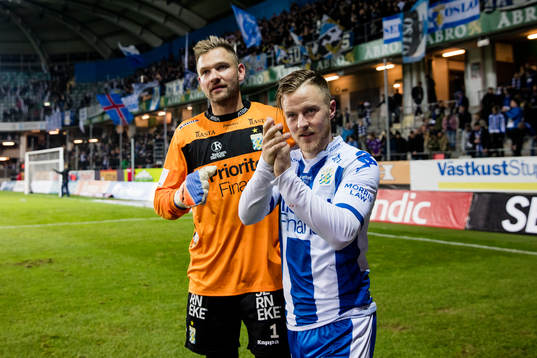IFK Göteborgs målvakt John Alvbåge och Scott Jamieson