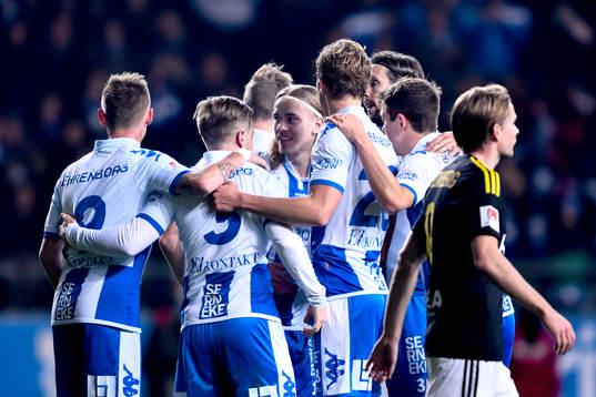 IFK Göteborgs Elias Mar Omarsson jublar med lagkamrater
